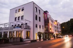 Steinernes Schweinchen – Design-Konferenzhotel