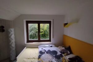 The yellow apartment