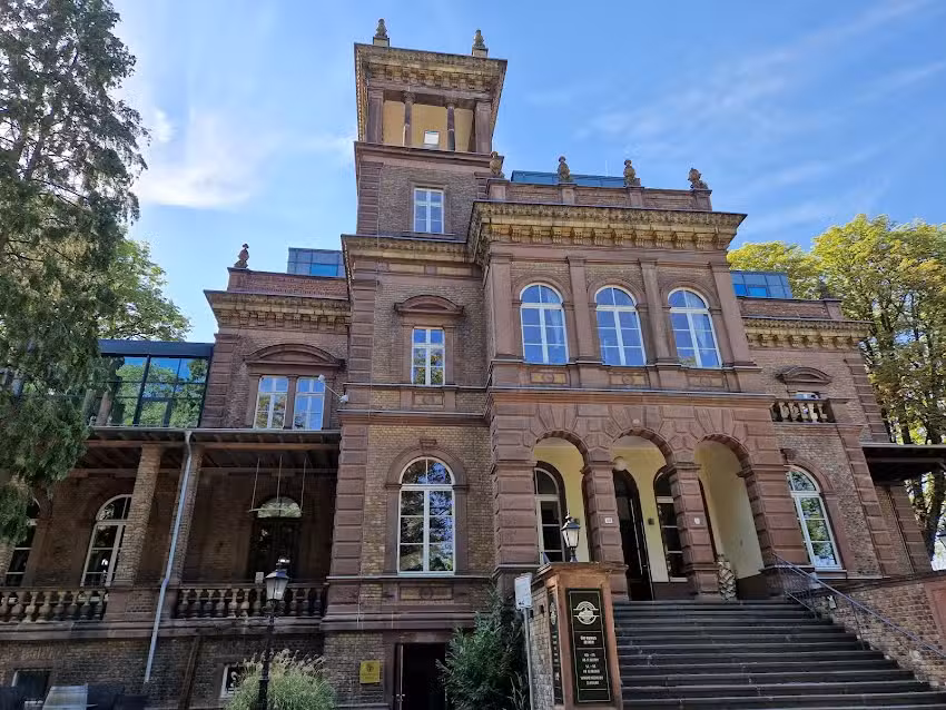 trafohaus am Kaiserbahnhof