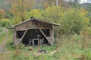 Unbekannte Wetterschutzh&uuml;tte