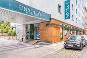 Uns&ouml;ld&rsquo;s Factory Hotel
