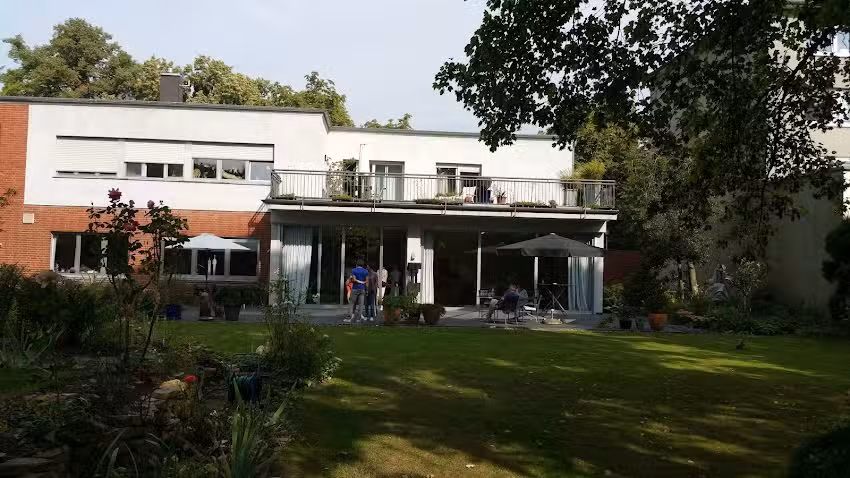 Villa V