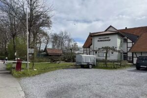 Wohnmobil- und Wohnwagenstellplatz