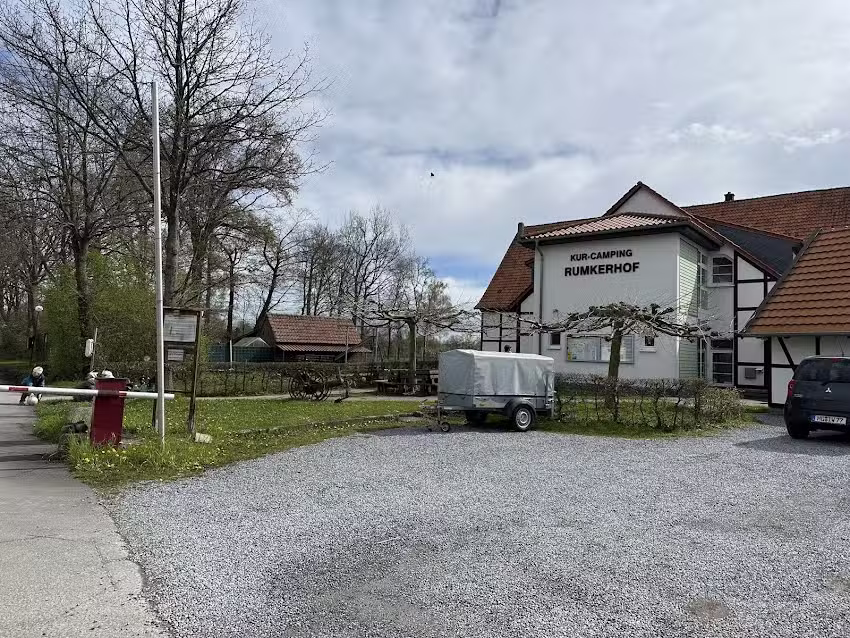 Wohnmobil- und Wohnwagenstellplatz