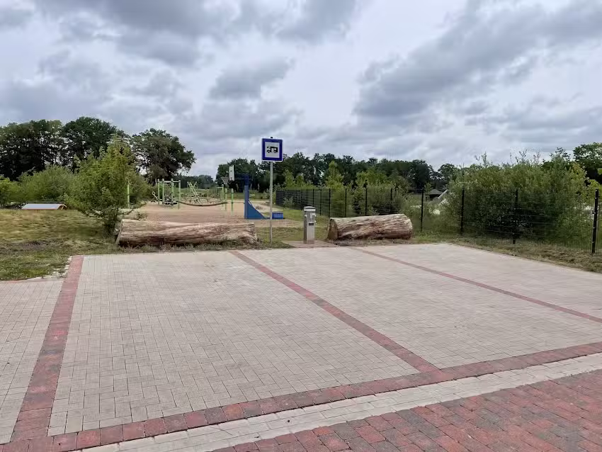 Wohnmobilstellplatz am Freibad
