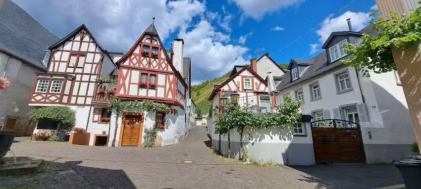 Wohnmobilstellplatz Ediger-Eller